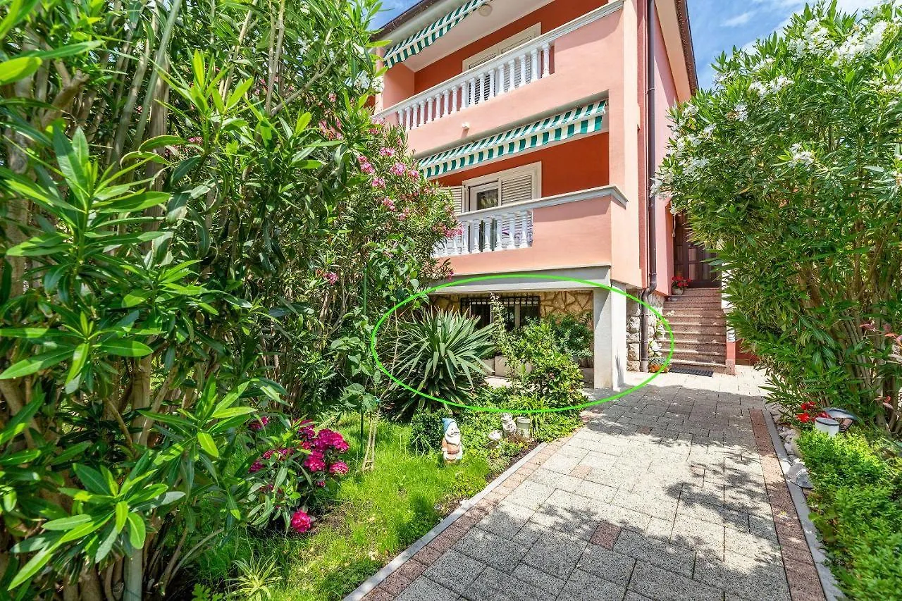 Daire Nur 400 Meter Zum Strand Mit Wifi, Parkplatz, Garten Baška
