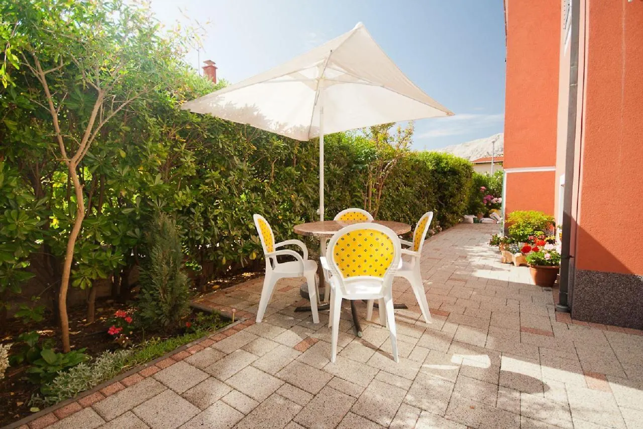 Nur 400 Meter Zum Strand Mit Wifi, Parkplatz, Garten Baška